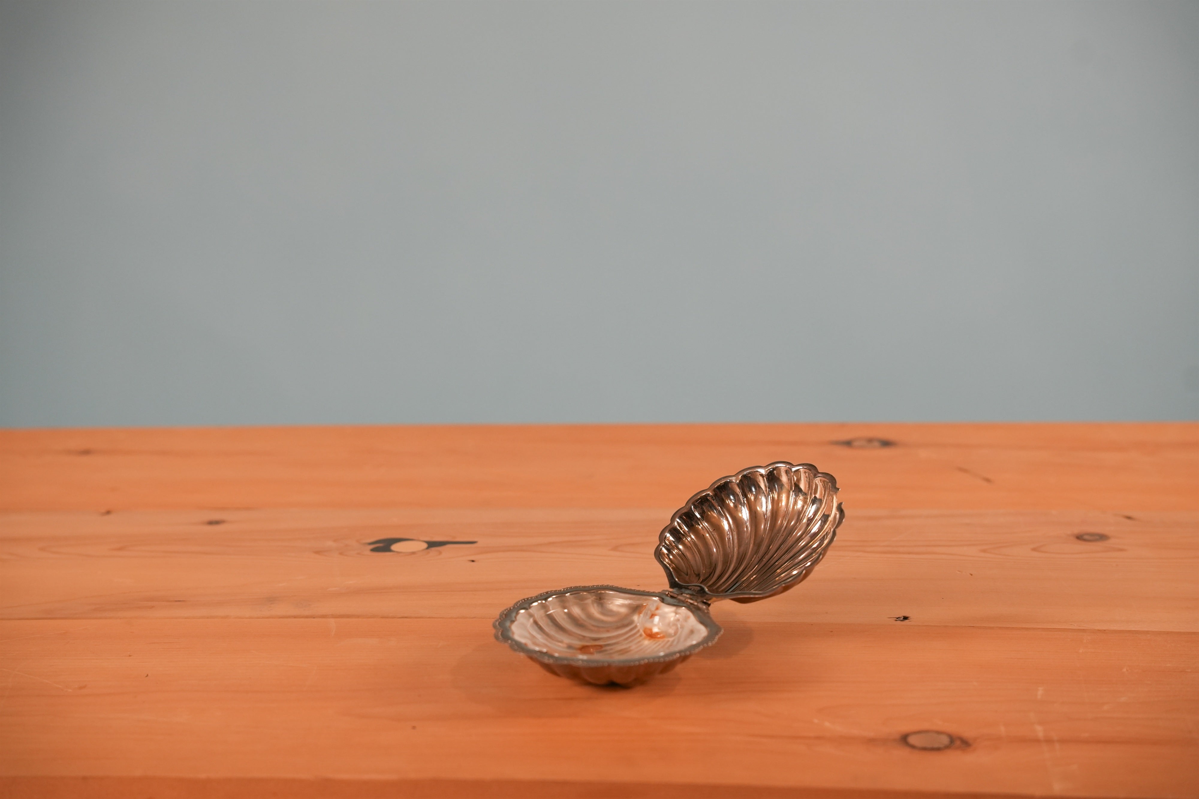 silver-clamshell-ashtray-02