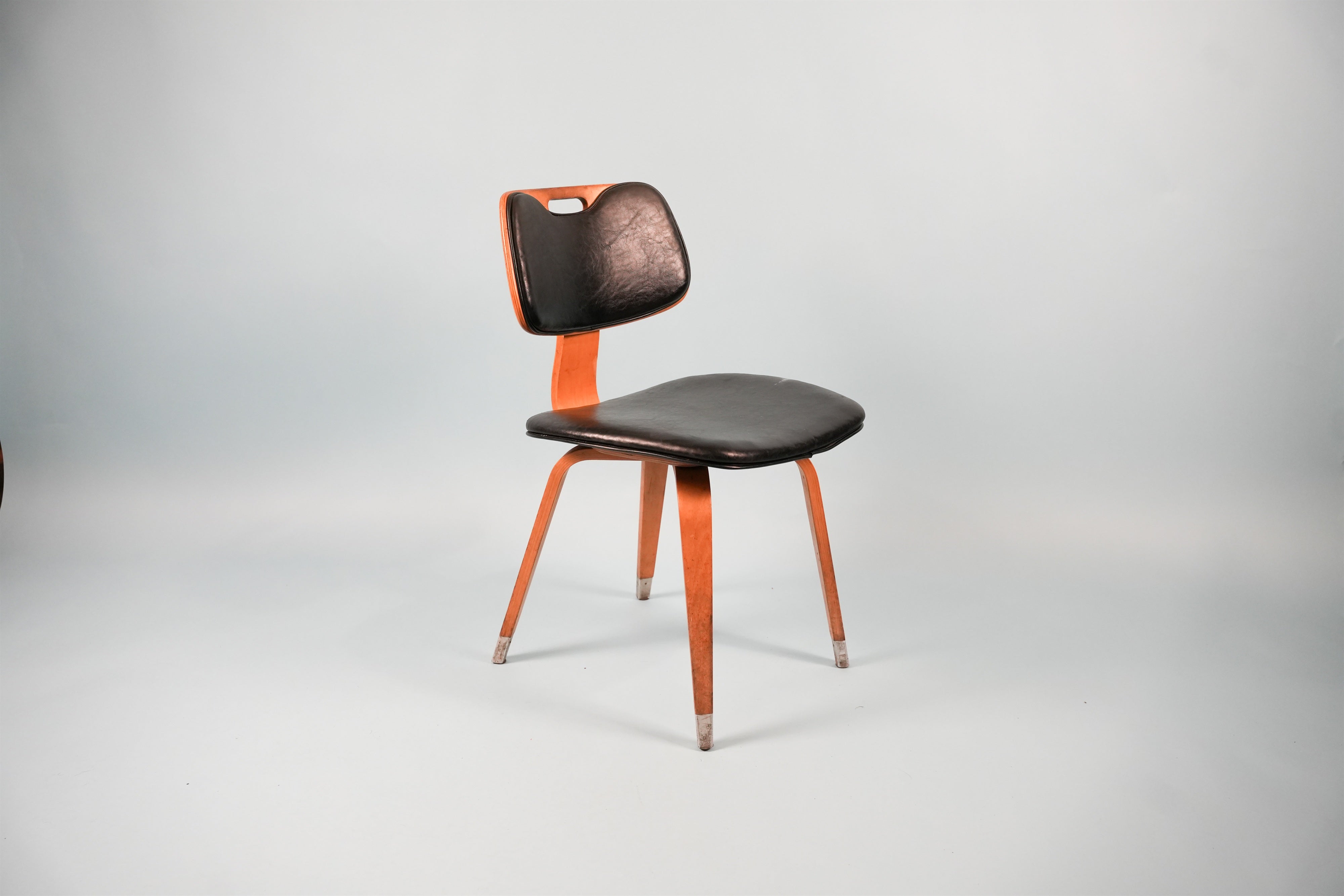 bentwood-cutout-handle-chairs-02
