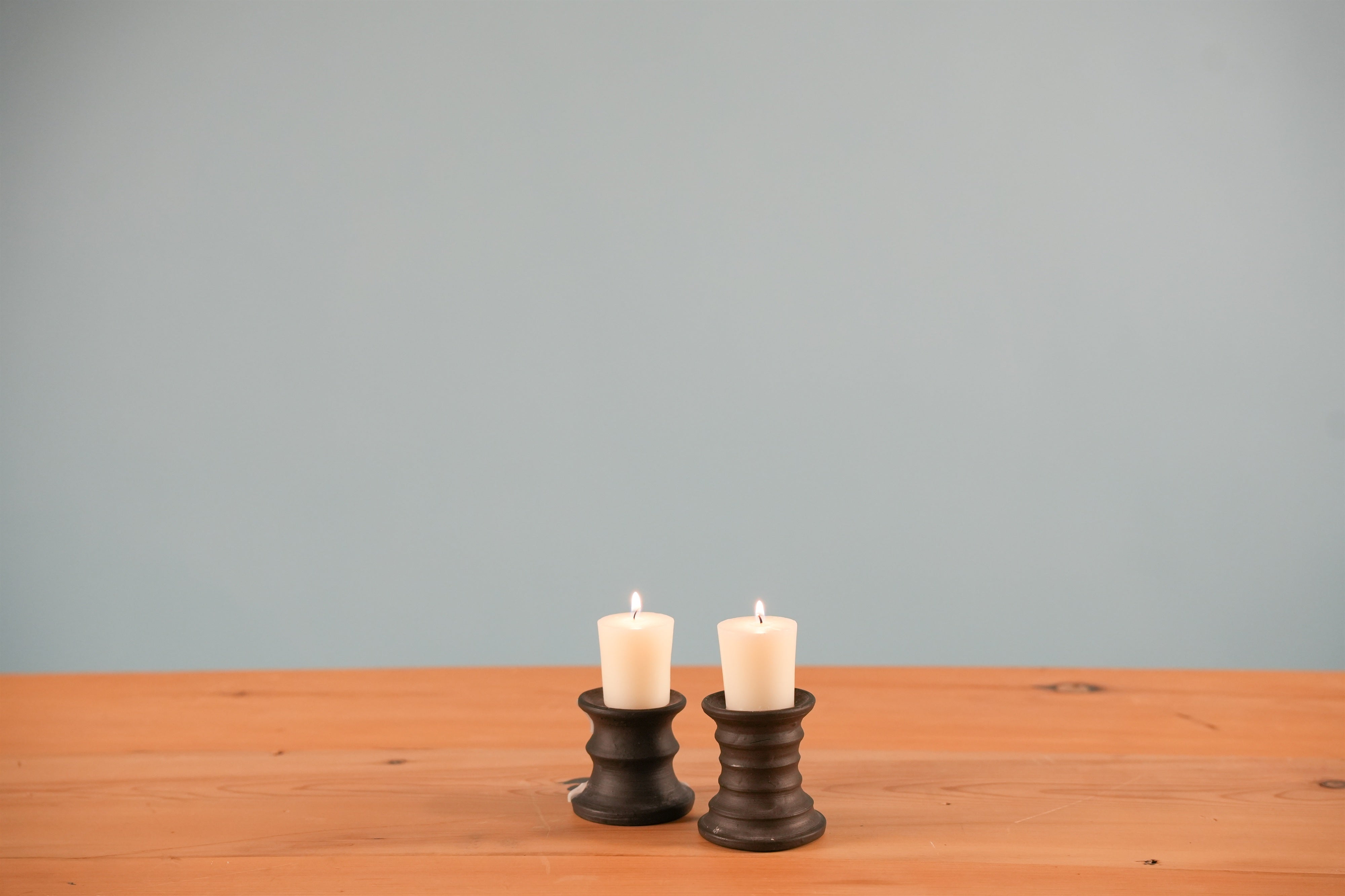 black-wood-pillar-candleholders-02