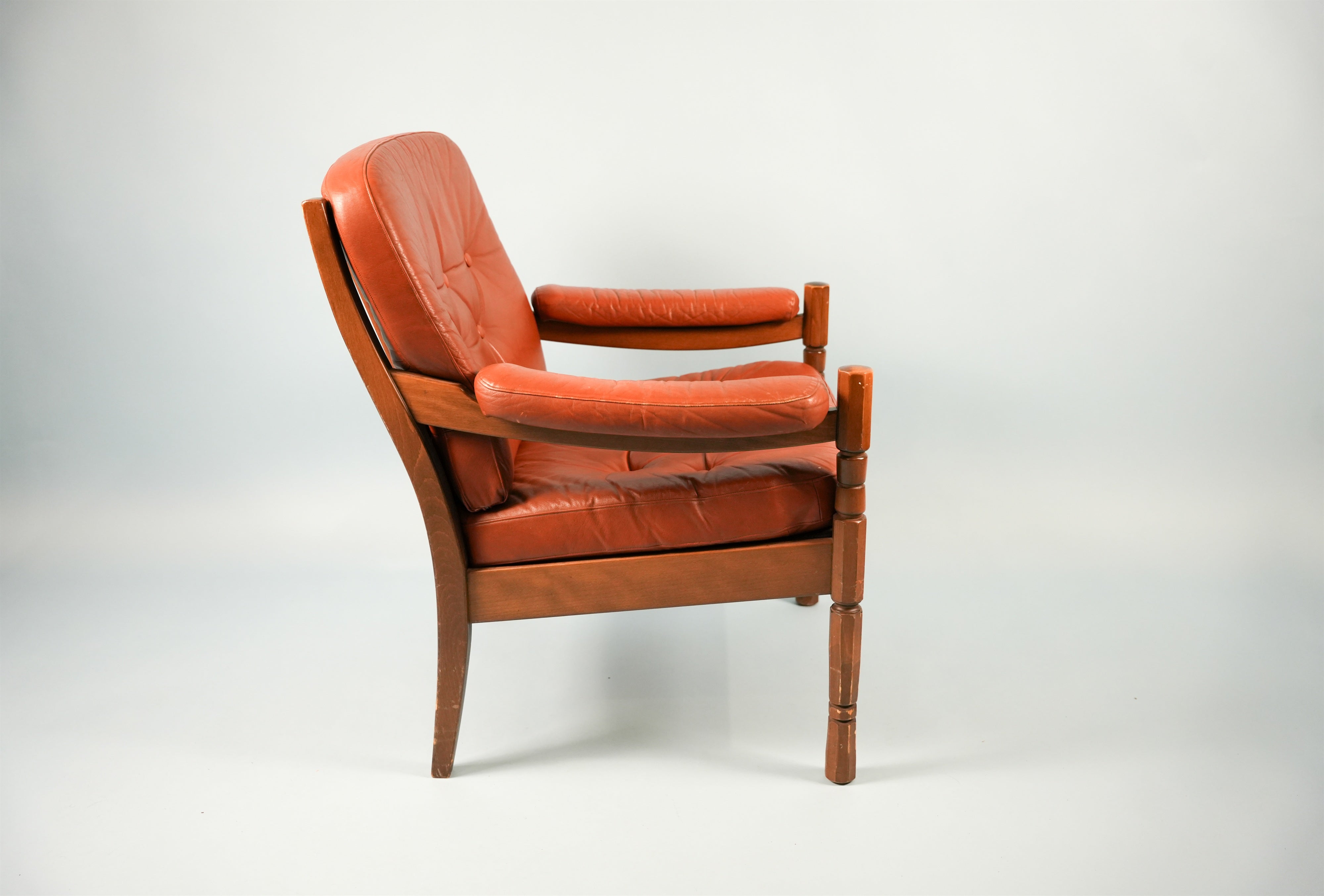 cognac-leather-armchair-04