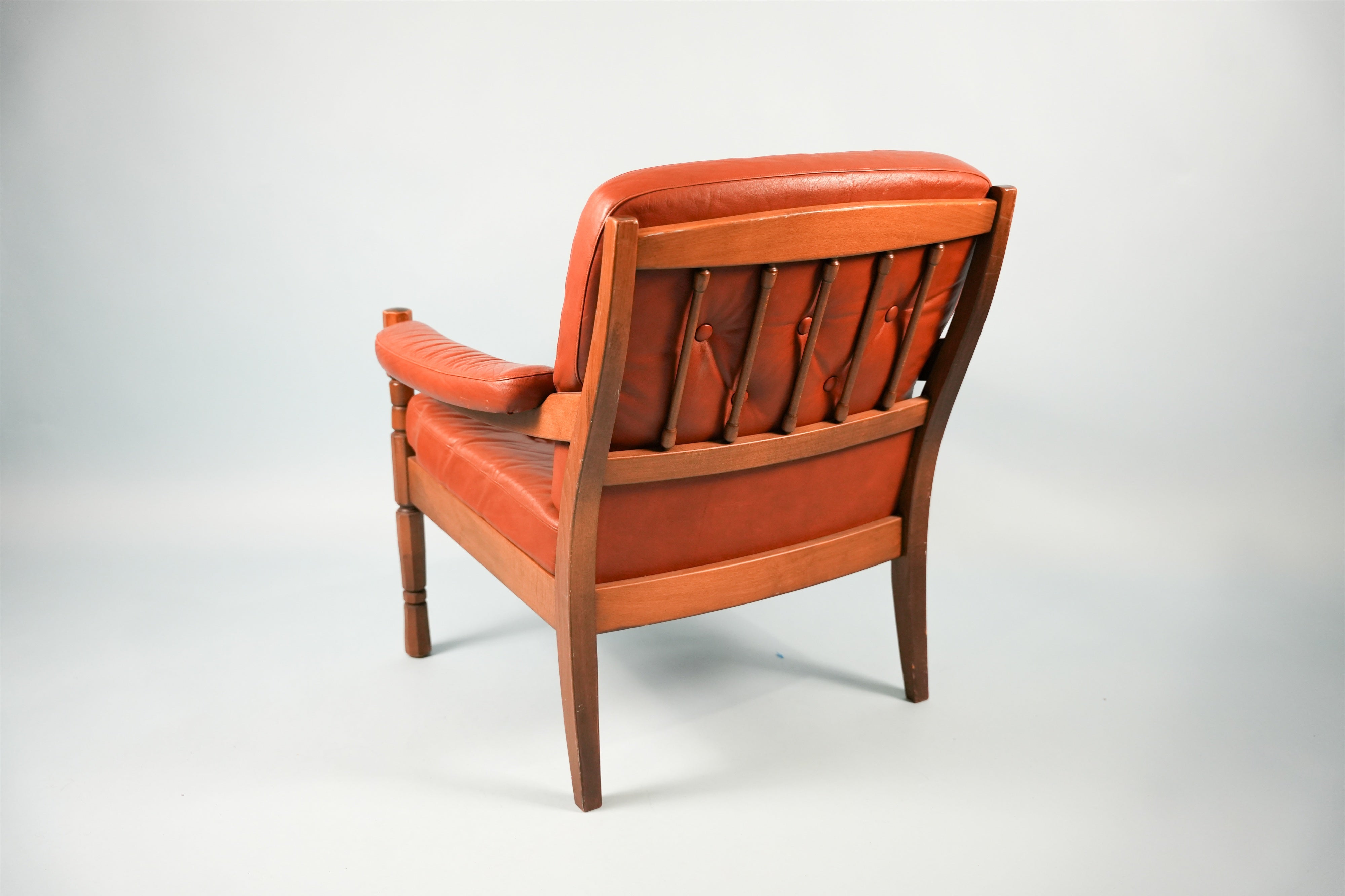cognac-leather-armchair-09