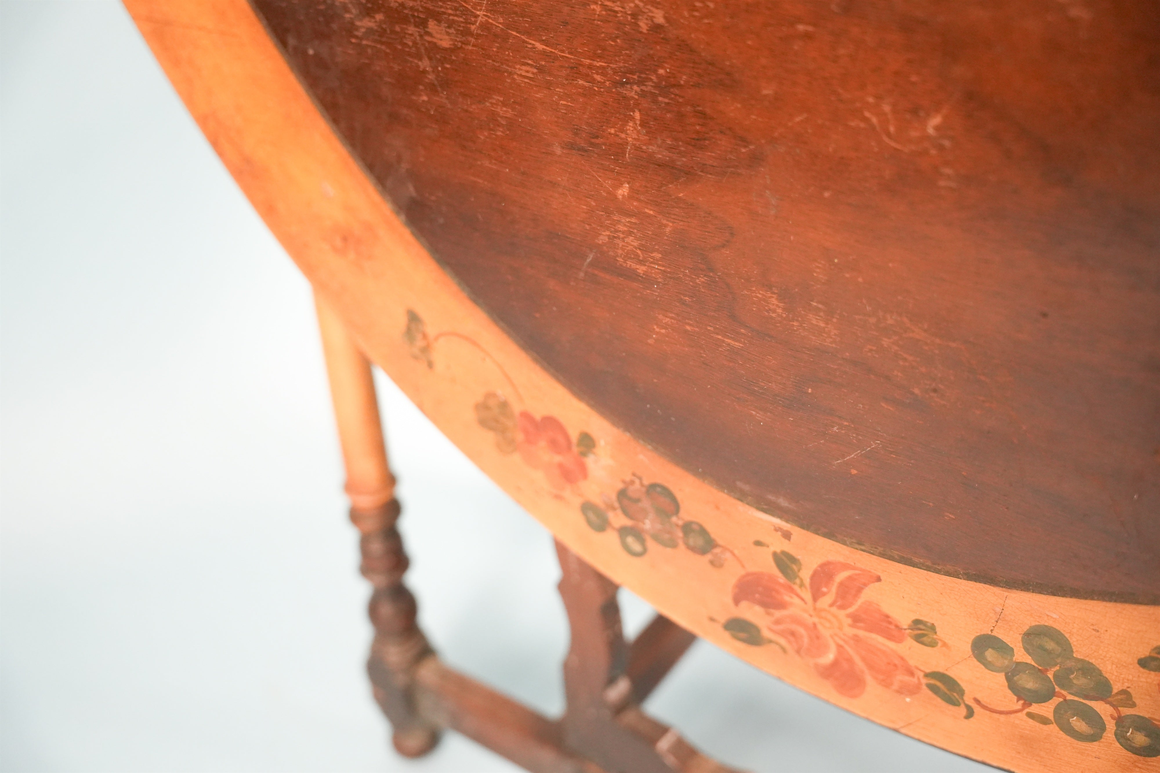 painted-gateleg-drop-leaf-table-014