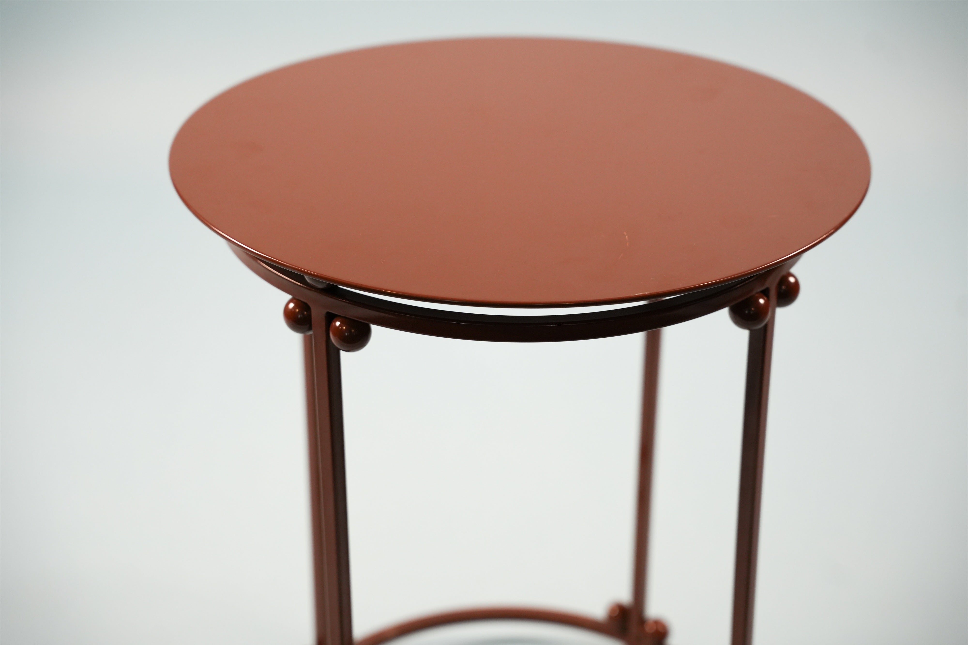 red-iron-side-table-ball-joint-04
