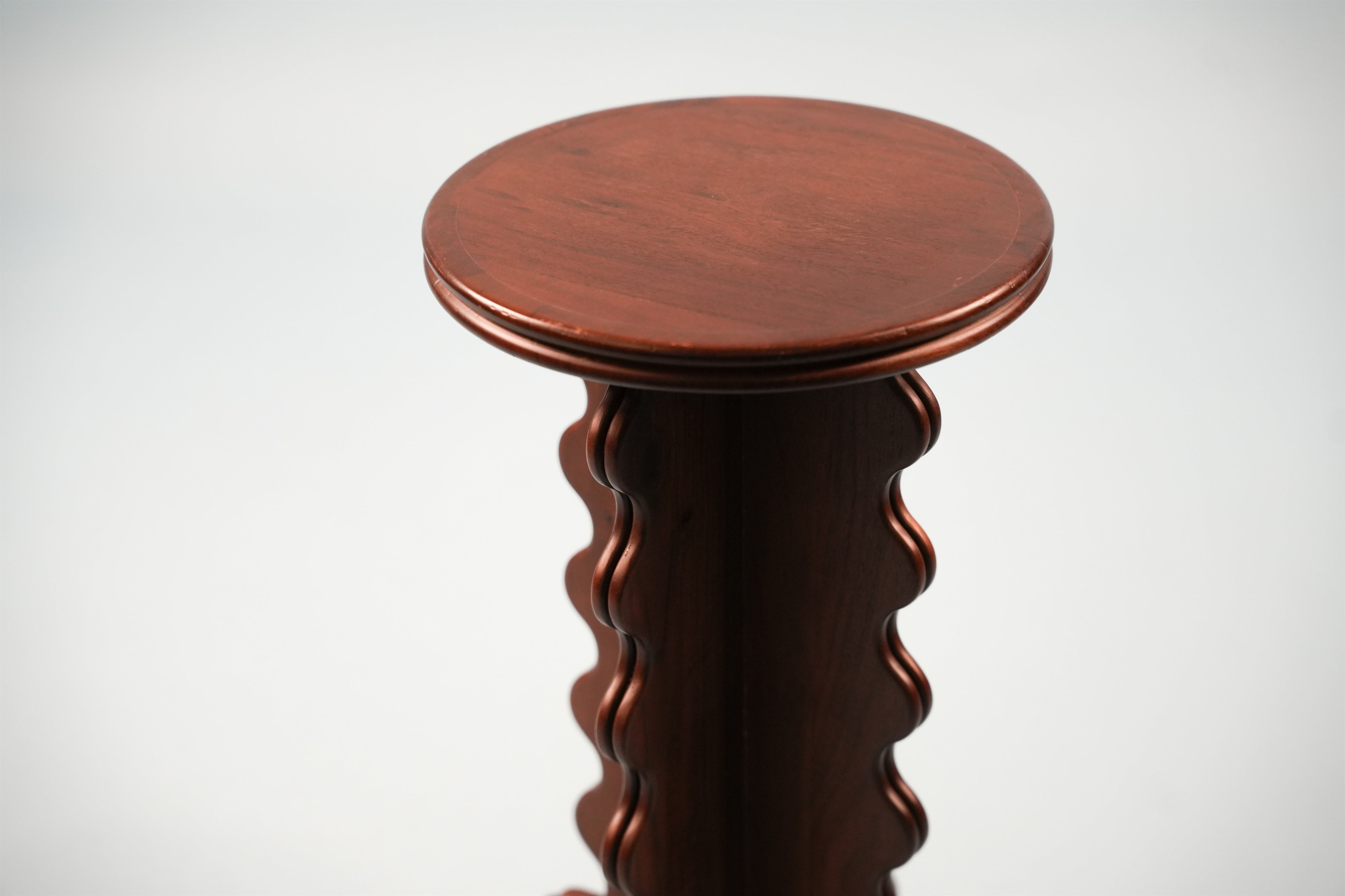 scalloped-pedestal-side-table-06