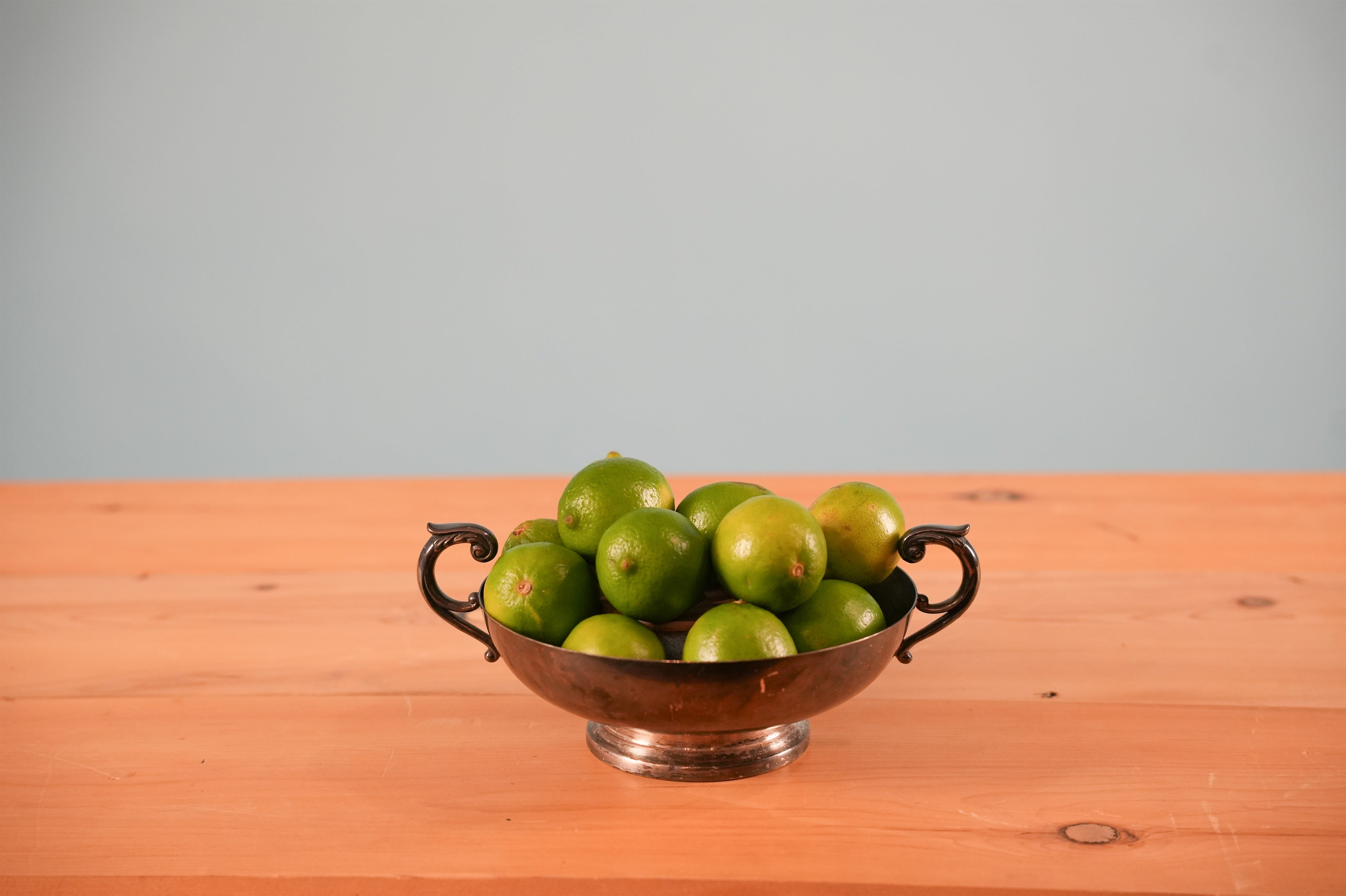 silver-scroll-handle-footed-bowl-02