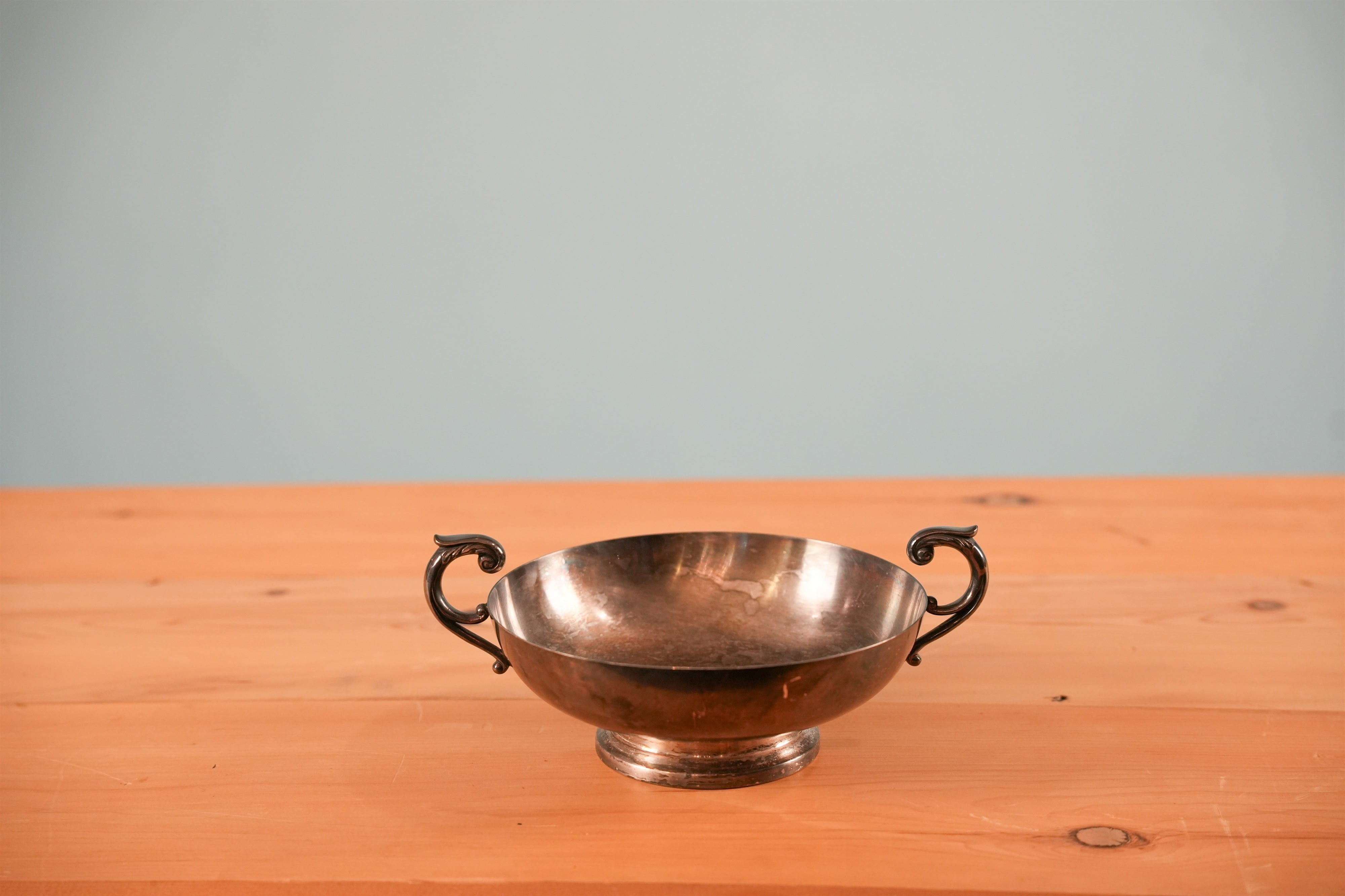 silver-scroll-handle-footed-bowl-03