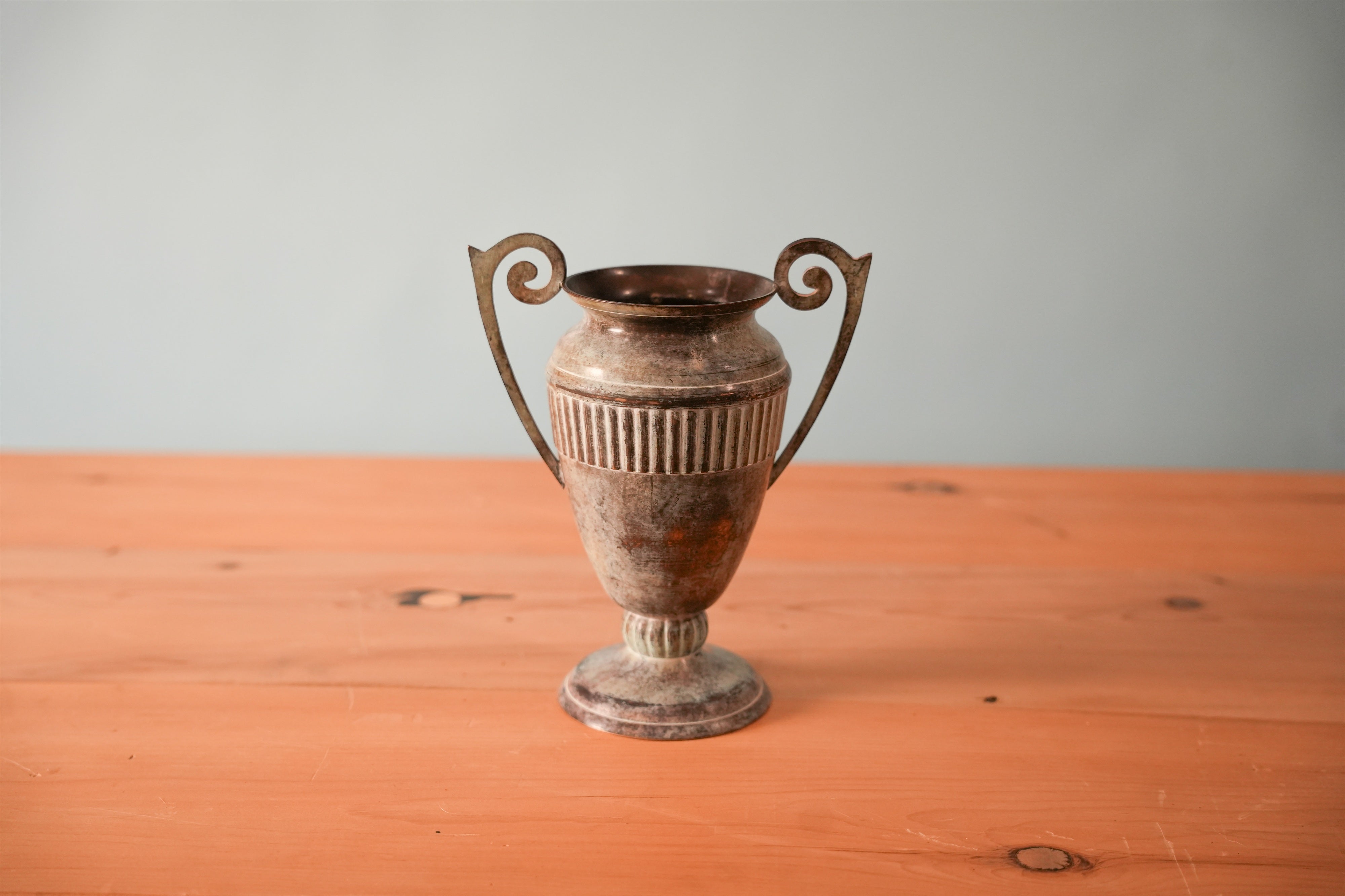 silver-trophy-urn-vase-02-2