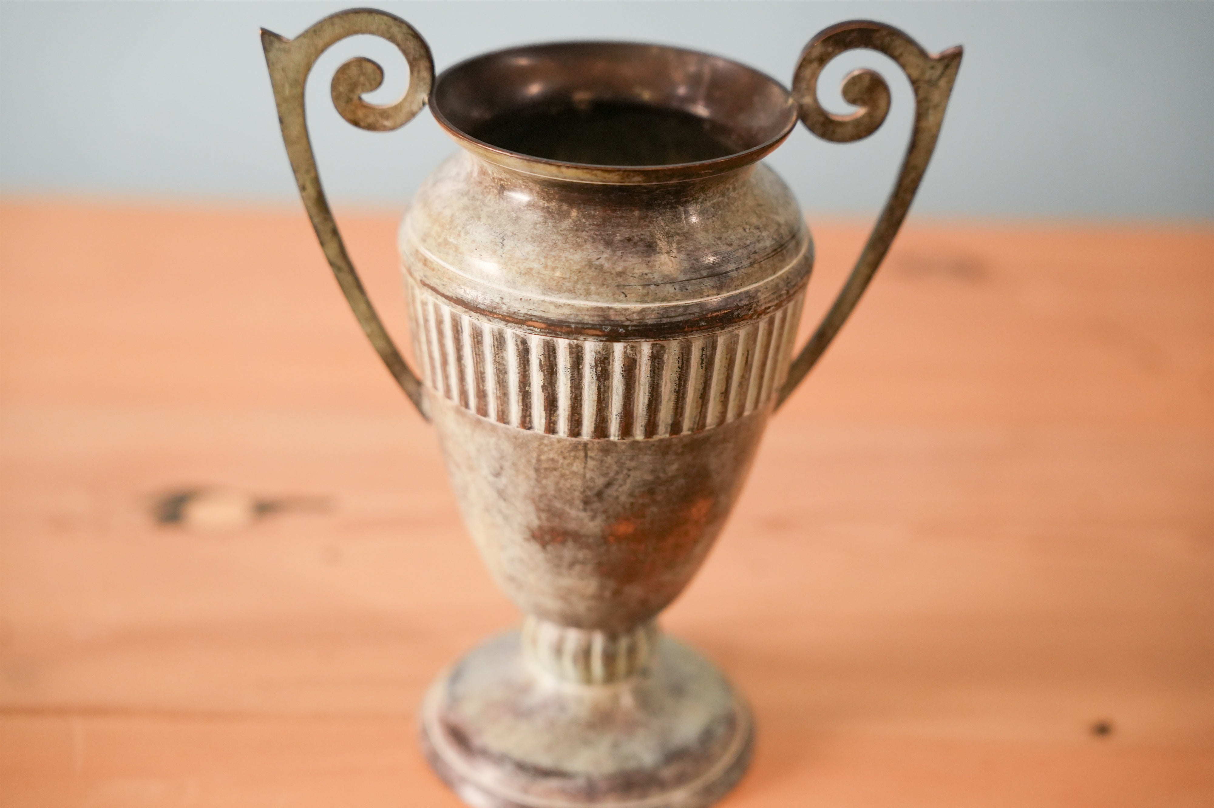 silver-trophy-urn-vase-03-2