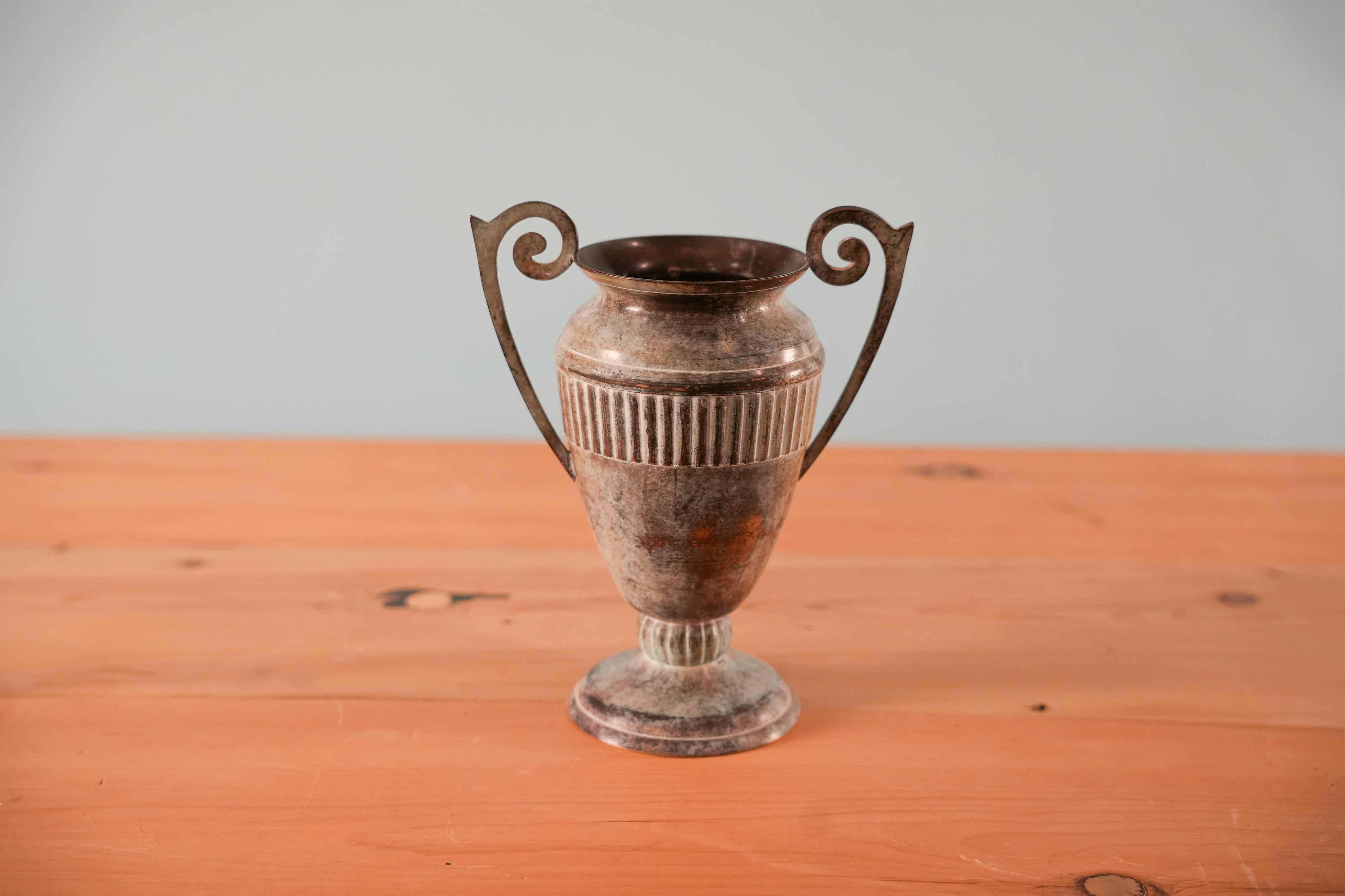 silver-trophy-urn-vase-05