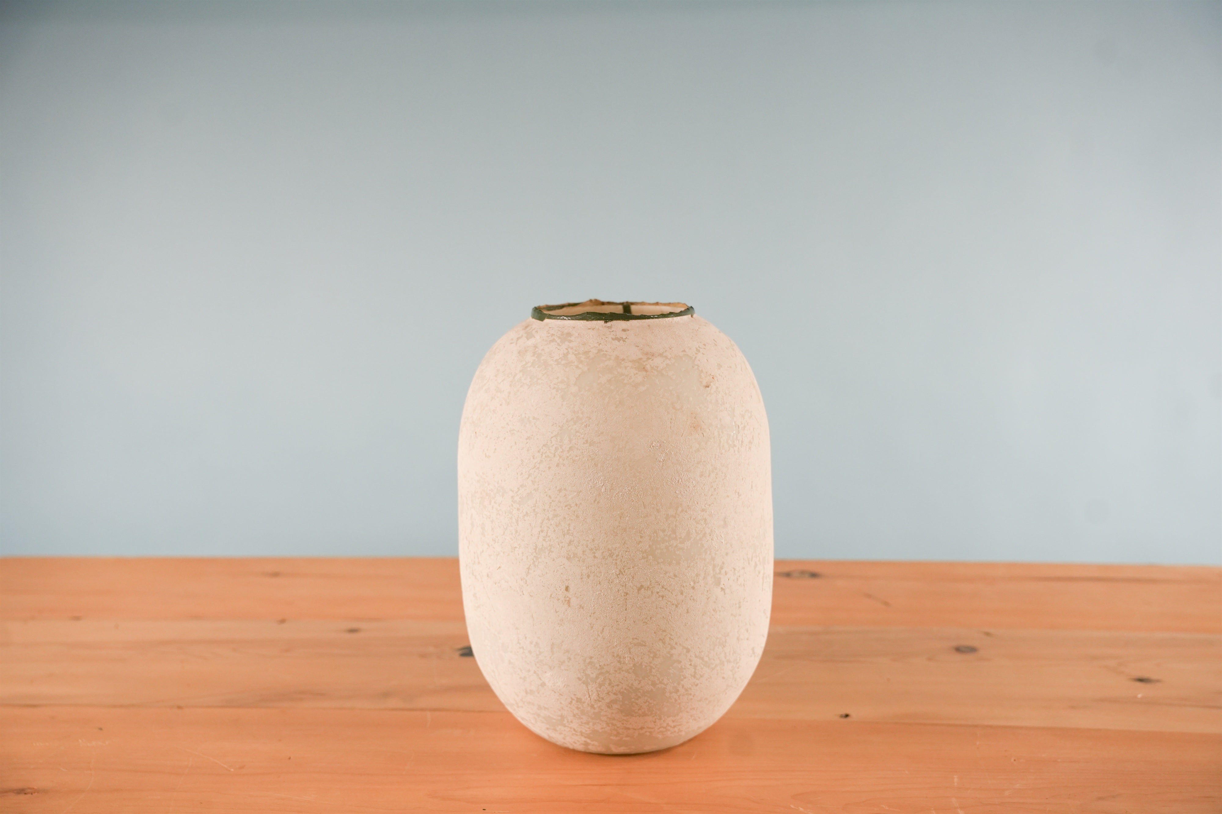 speckled-glass-egg-vase-01-2