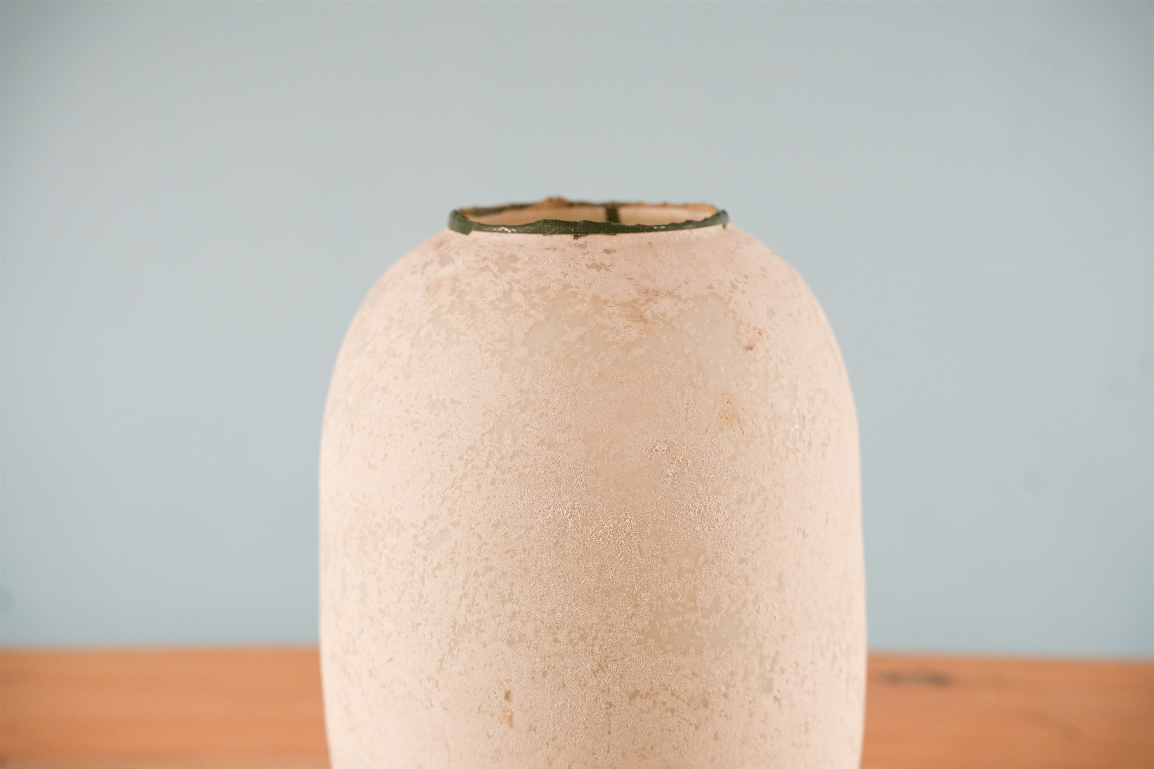 speckled-glass-egg-vase-02-2