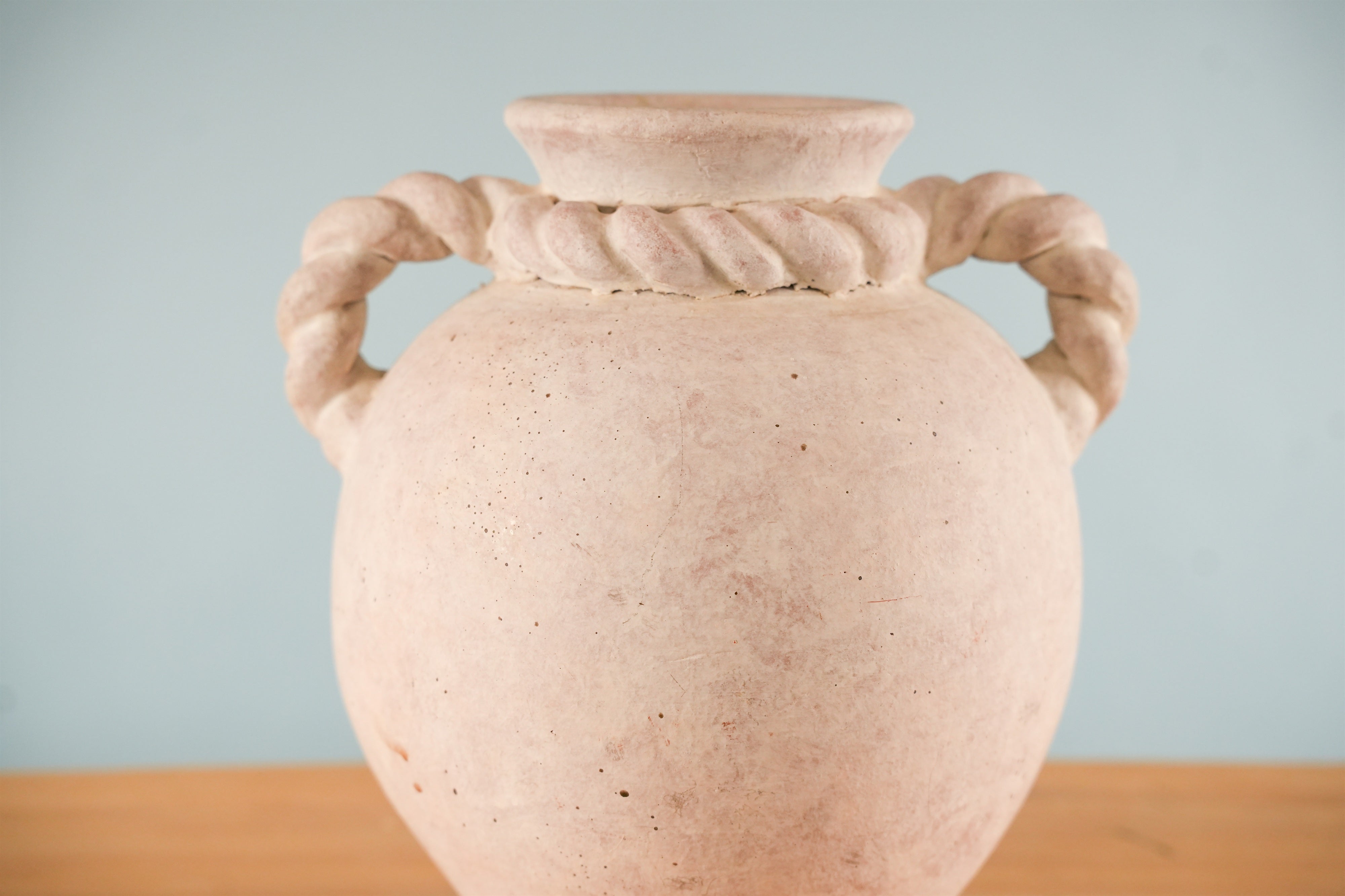 stoneware-rope-handle-urn-vase-03-2