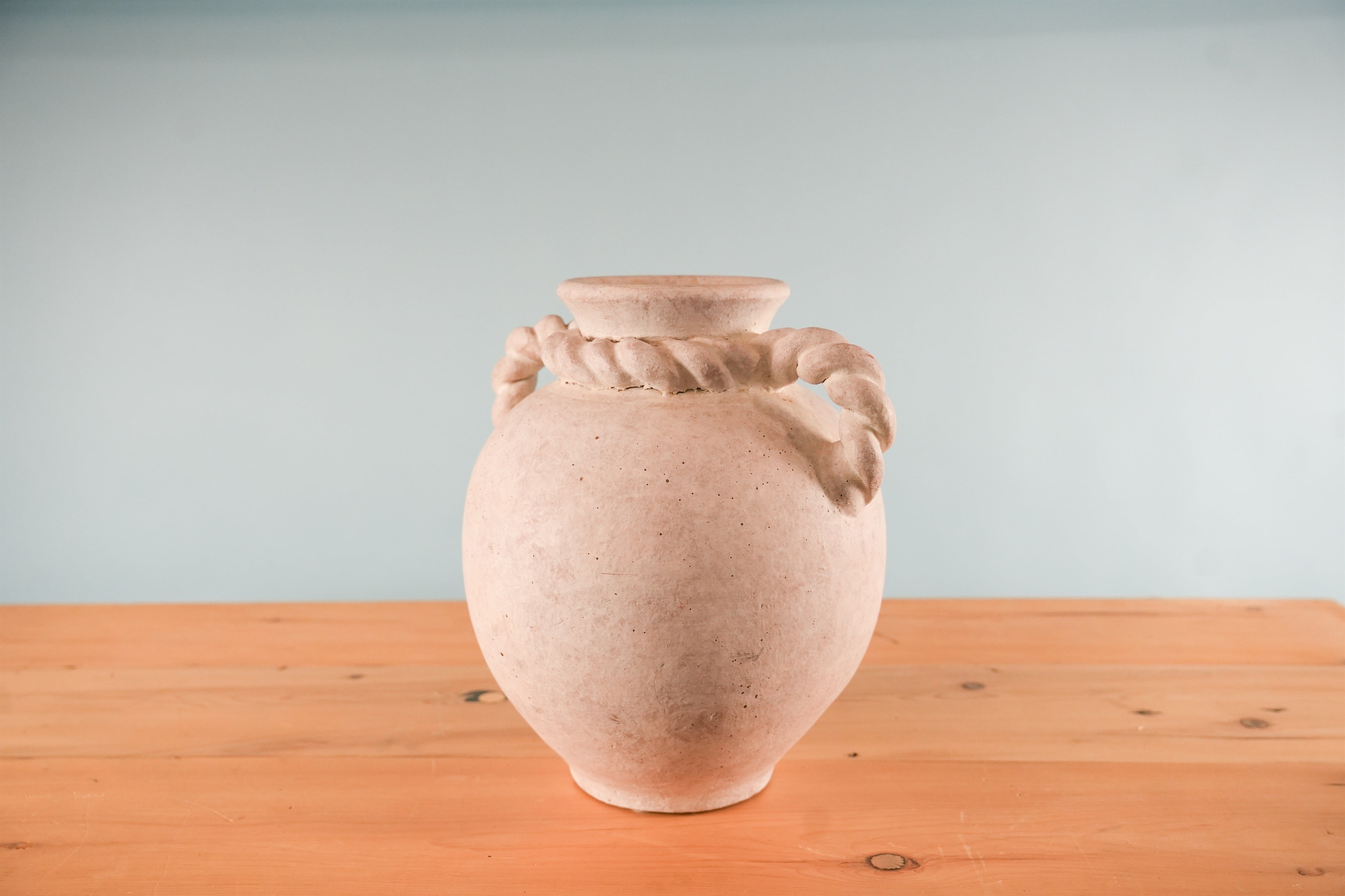 stoneware-rope-handle-urn-vase-06-2