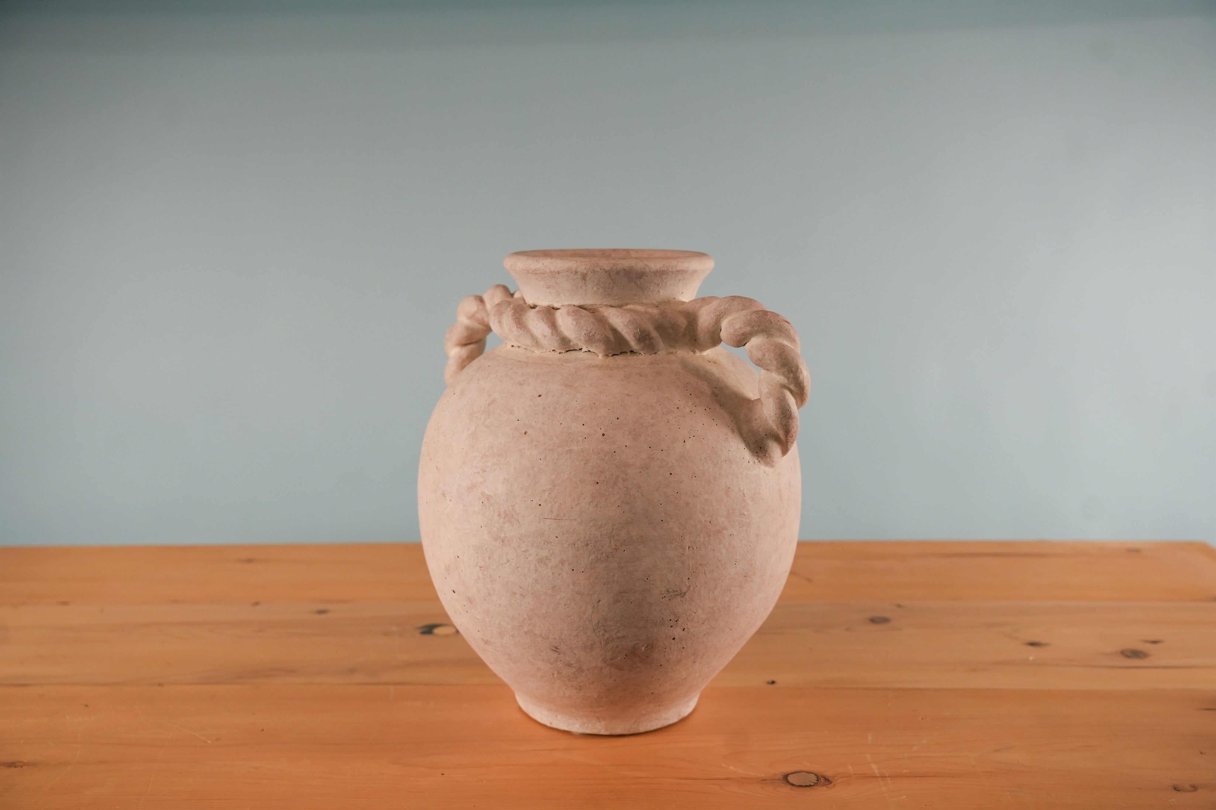 stoneware-rope-handle-urn-vase-06