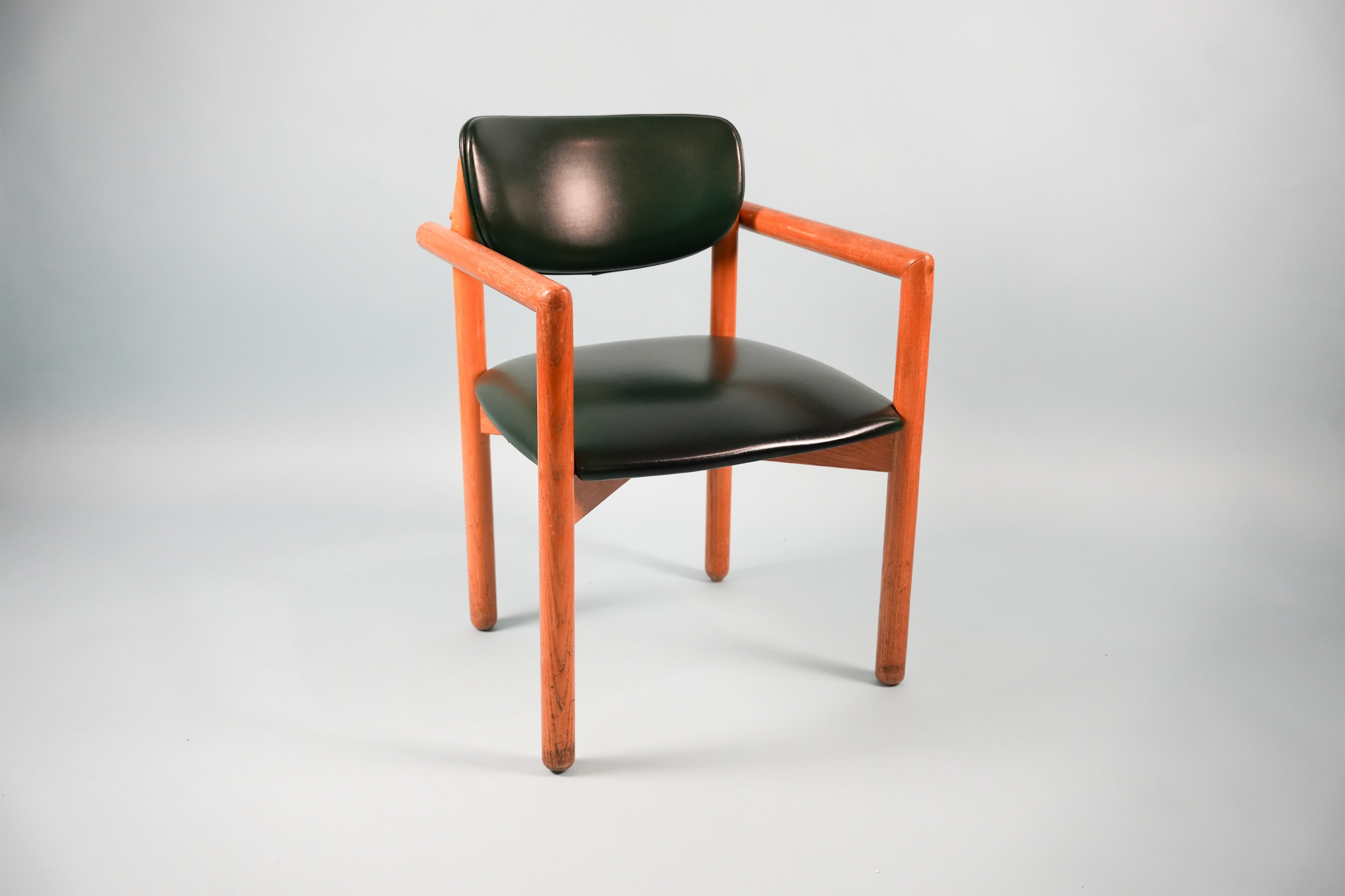 teak-leather-armchair-02