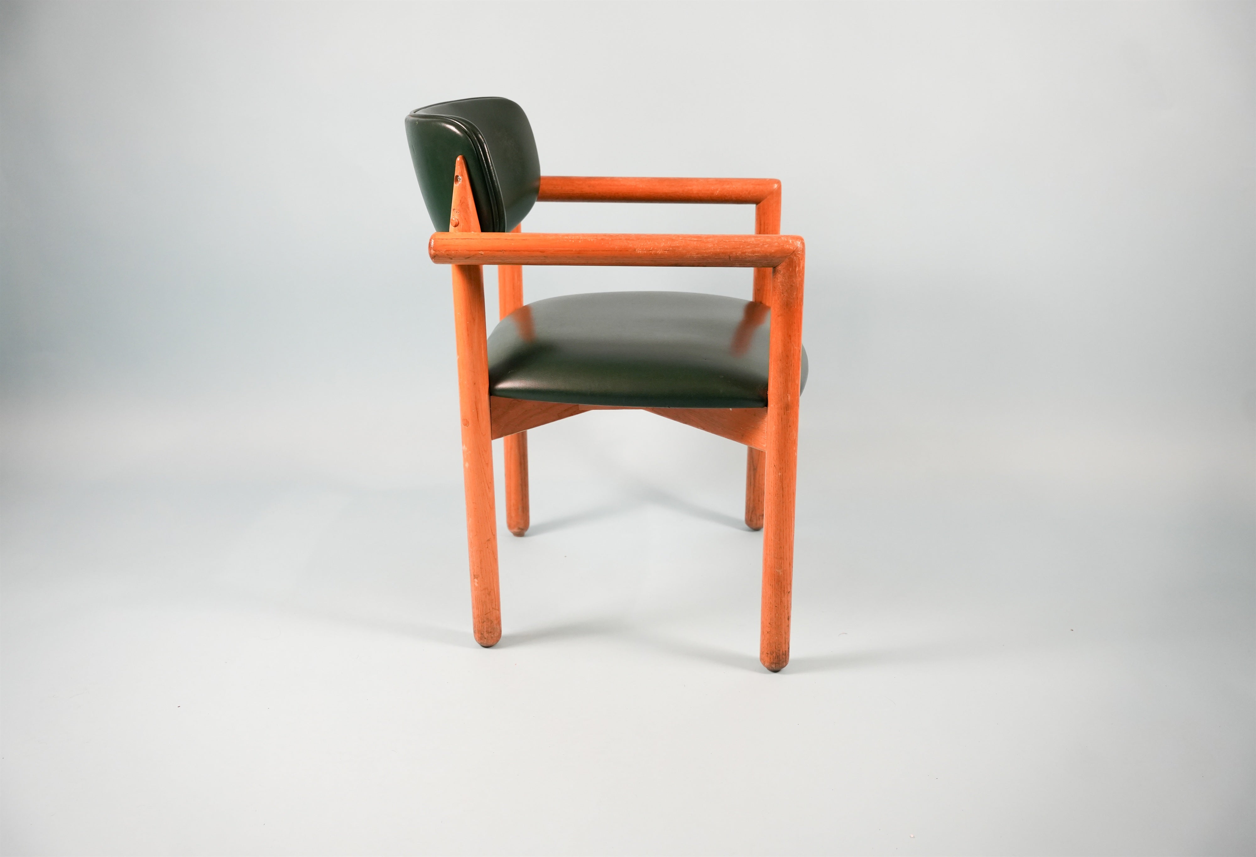 teak-leather-armchair-04