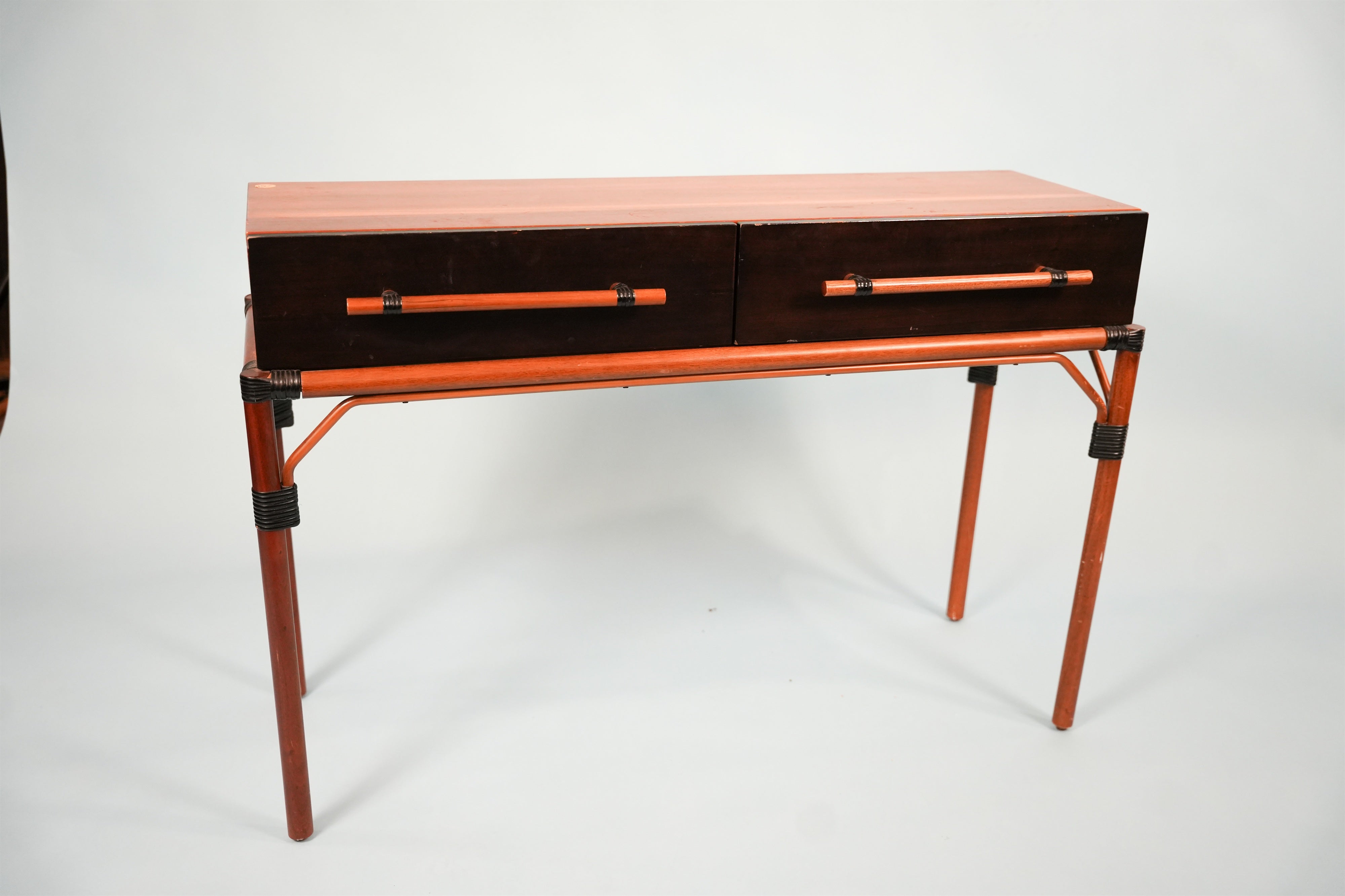 two-tone-console-01
